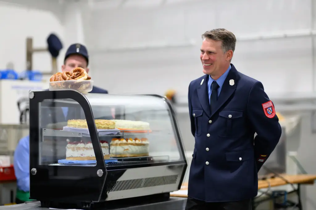 Bewirtung im neuen Feuerwehrhaus der Freiwilligen Feuerwehr Höfa