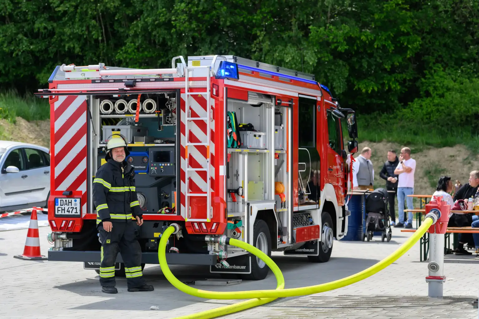 Einsatzfahrzeug der Freiwilligen Feuerwehr Höfa bei einer Vorführung