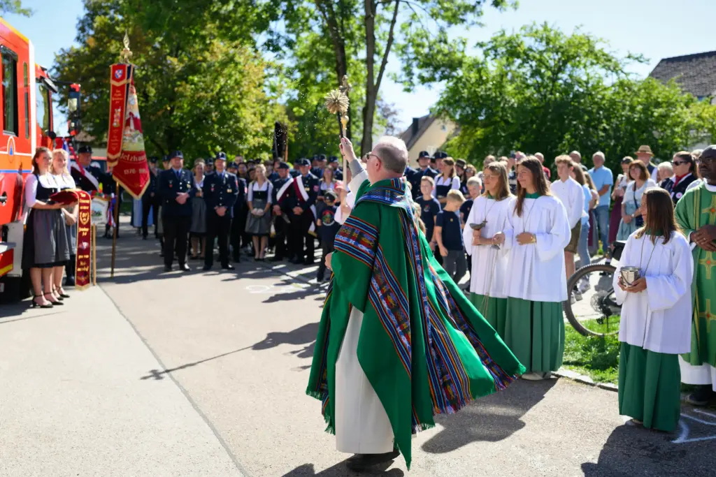 Auszug nach dem Festgottesdienst in Odelzhausen