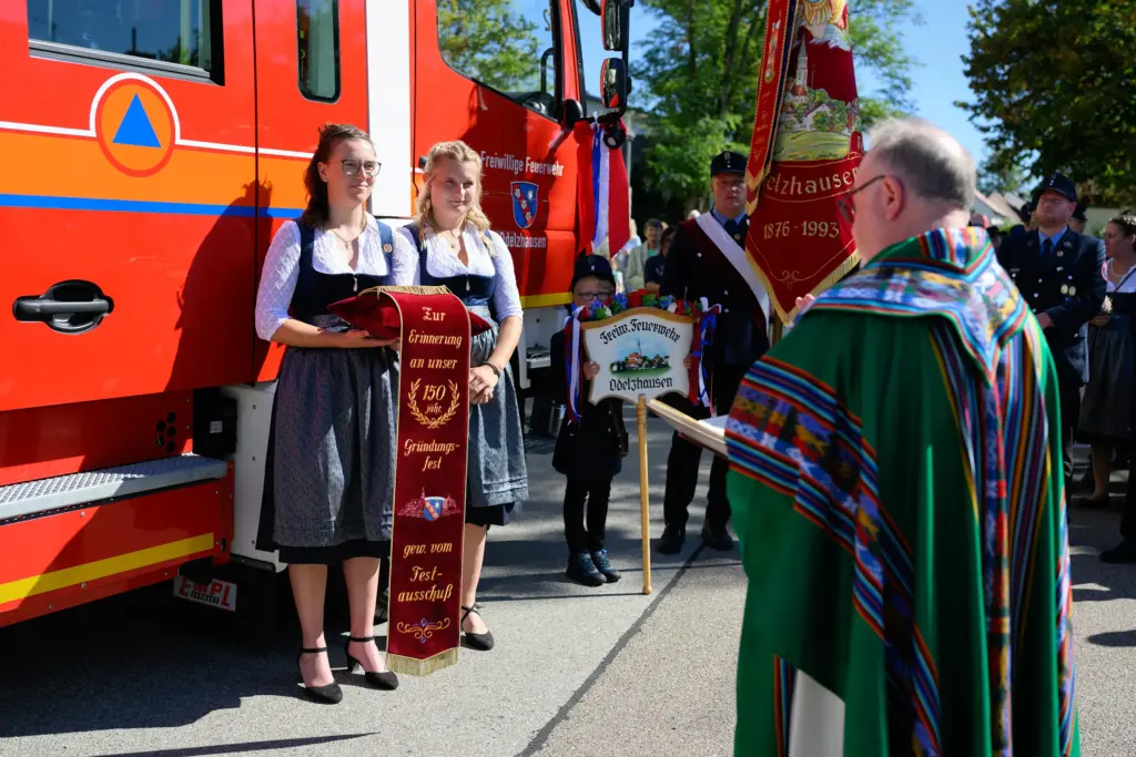 Segnung des neuen Einsatzfahrzeugs LF KatS in Odelzhausen
