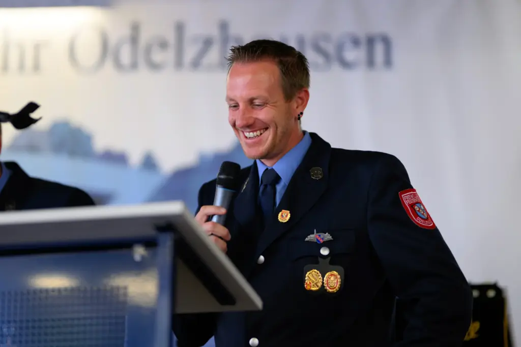 Kommandant der Feuerwehr Odelzhausen beim Festakt
